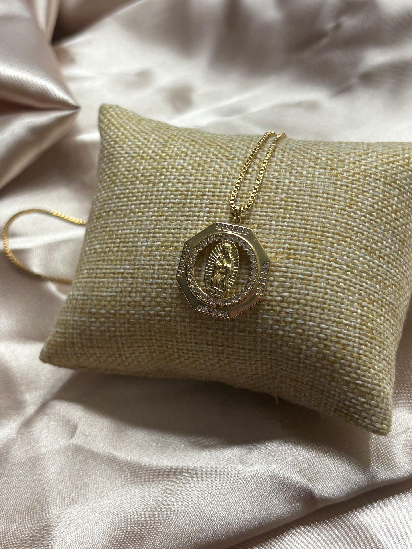 Virgen Gold Neckless