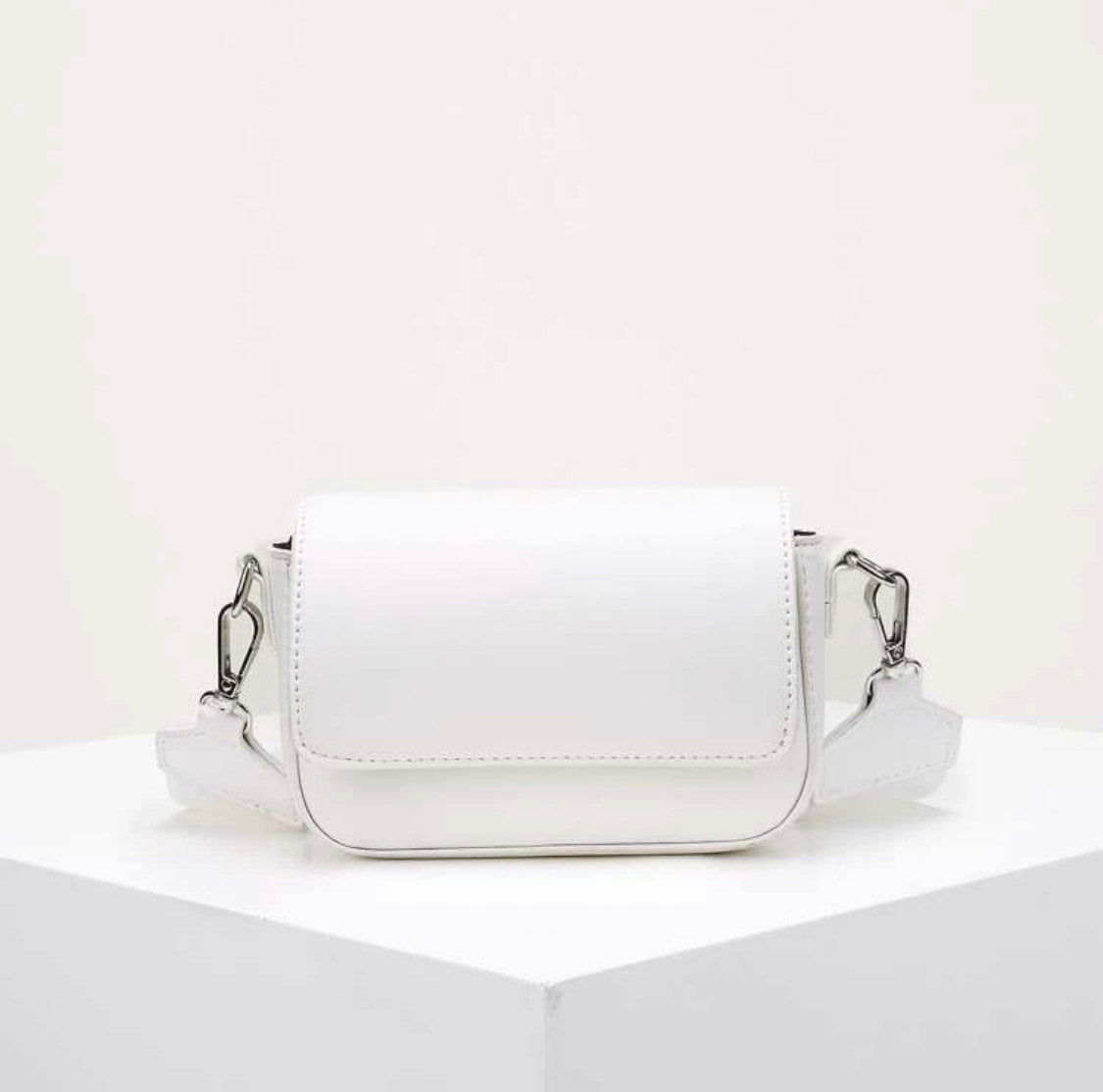 Minimalist Cross Bag