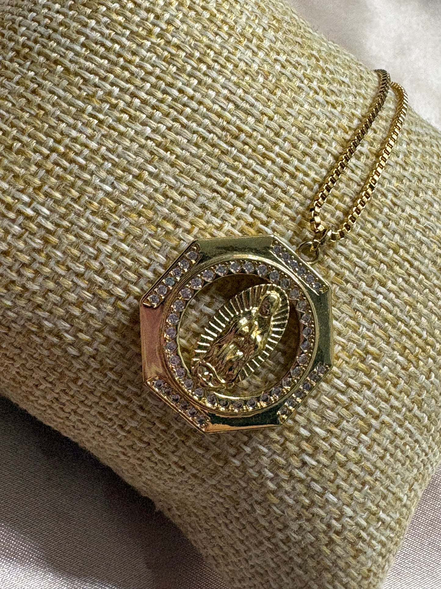 Virgen Gold Neckless
